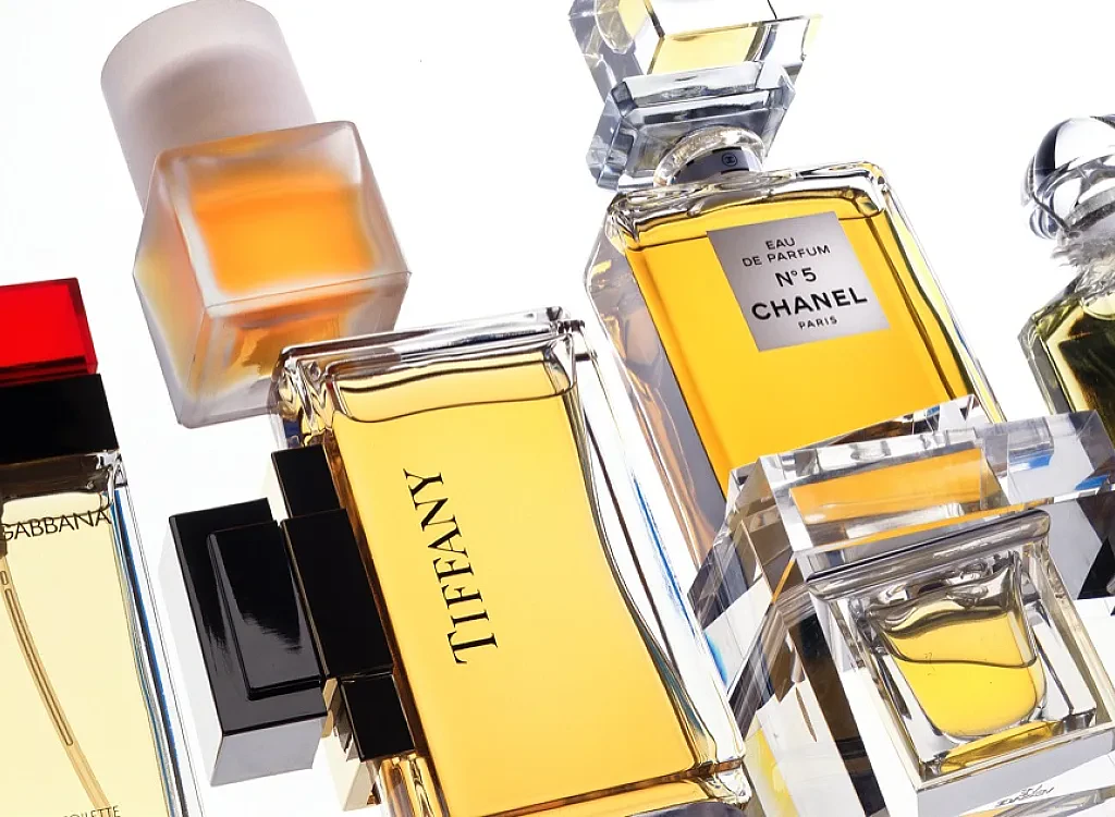 Captivating Contrasts: Blend of Sweet and Spicy Perfumes